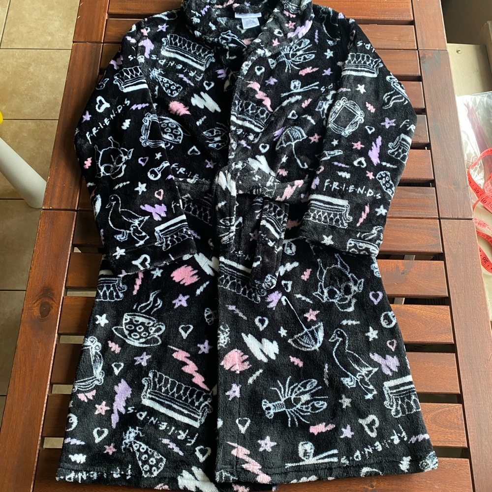 FRIENDS Black and White Plush Robe